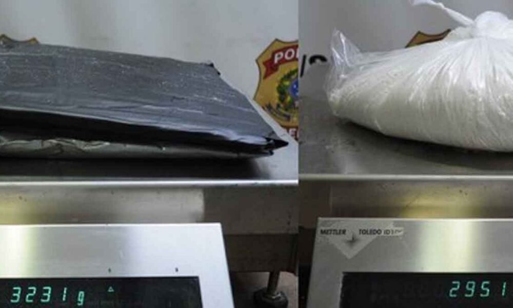 A Polícia Federal (PF), no Aeroporto Internacional de São Paulo, apreendeu na noite da segunda-feira (25), 9kg de cocaína, ocultos em fundos