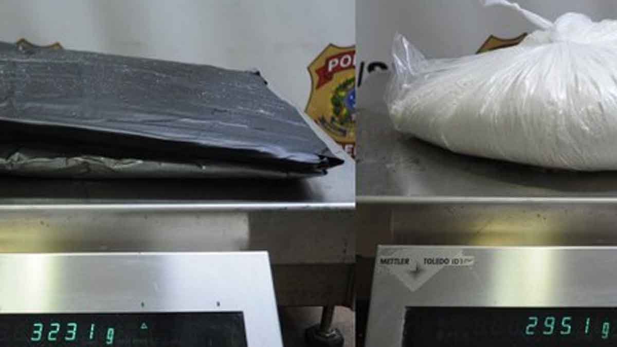 A Polícia Federal (PF), no Aeroporto Internacional de São Paulo, apreendeu na noite da segunda-feira (25), 9kg de cocaína, ocultos em fundos