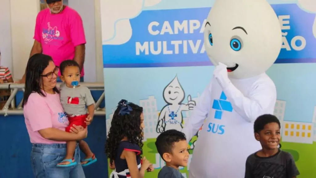 Quase três mil crianças compareceram aos postos de saúde de Salvador neste sábado (7), no primeiro dia da Campanha de