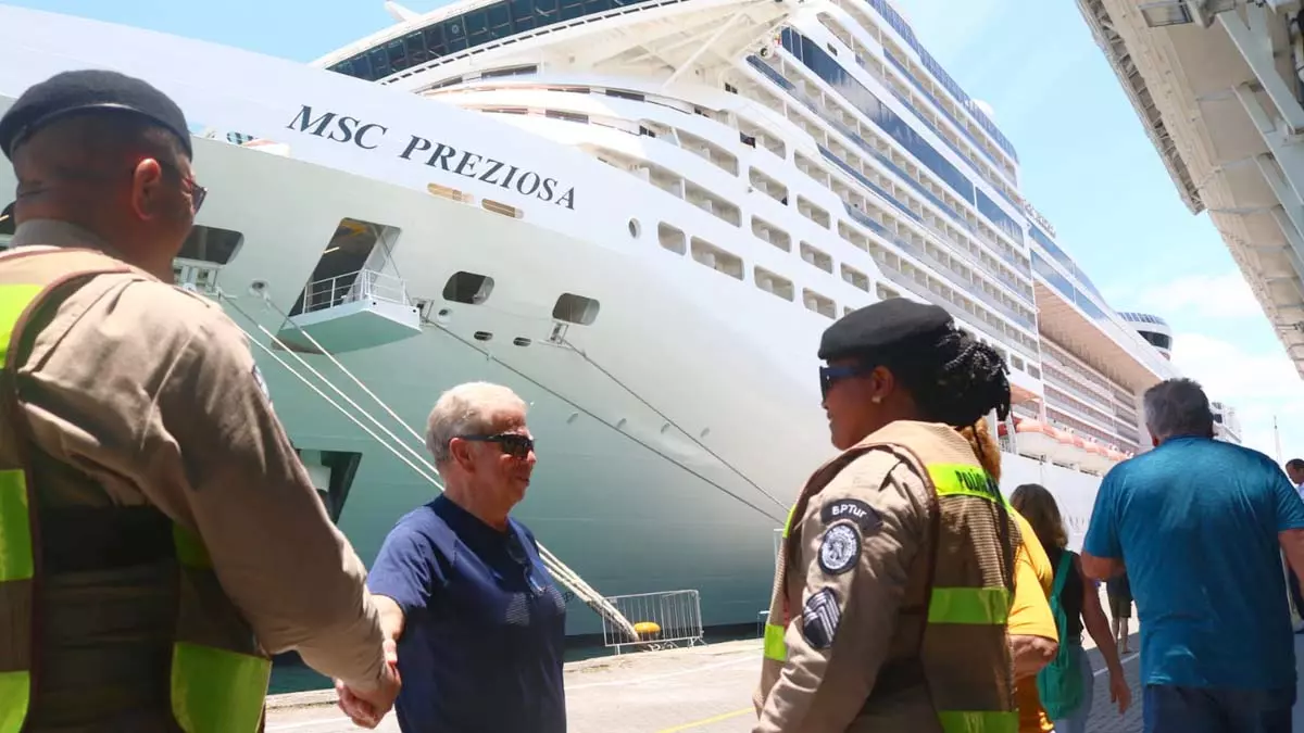 Para garantir a tranquilidade dos mais de 320 mil turistas que desembarcam, até março de 2024, no Porto de Salvador, equipes das