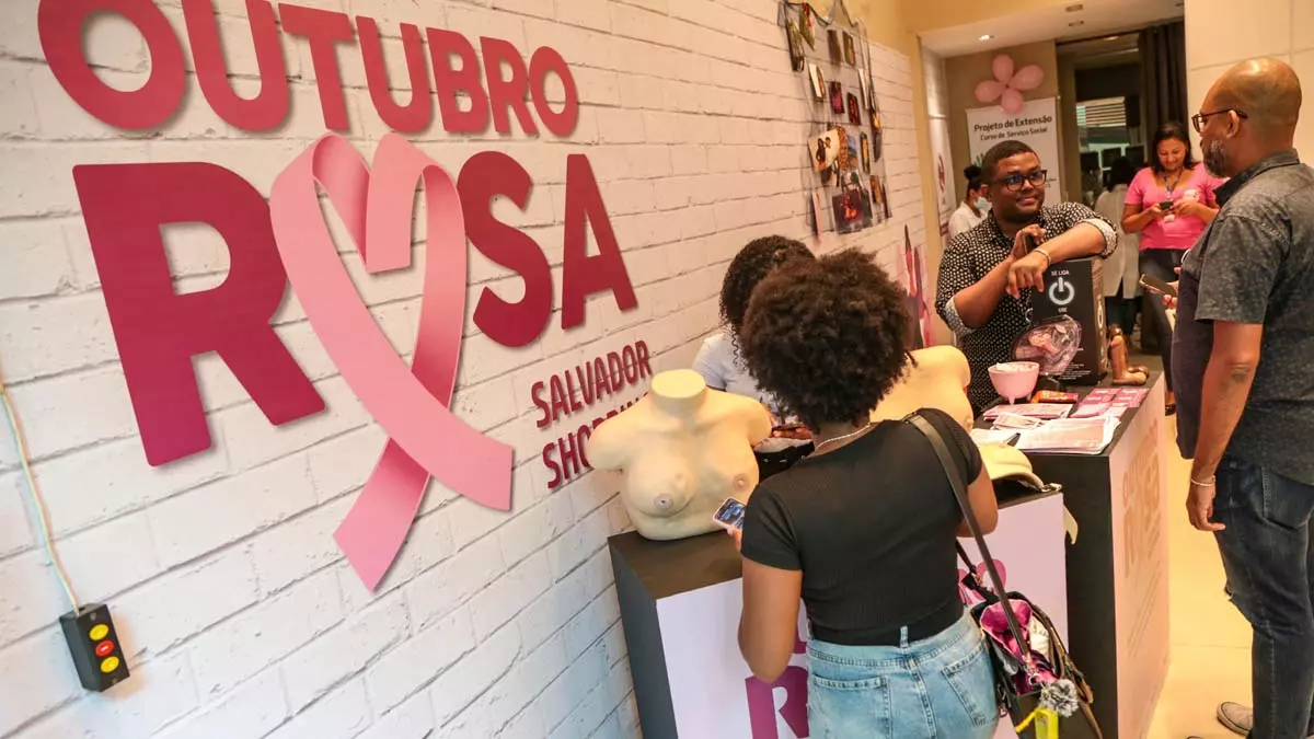 Como forma de aproximar e facilitar o acesso da população de Salvador aos serviços oferecidos na campanha do Outubro Rosa, a