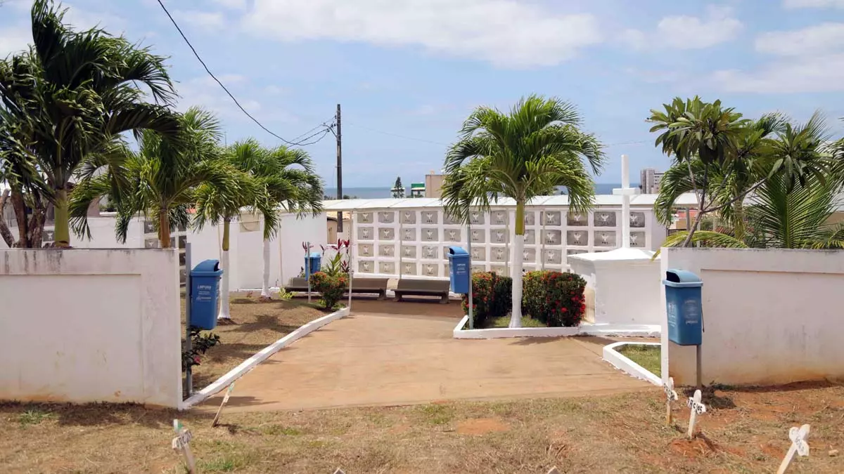 Os cidadãos que necessitarem podem solicitar sepultamento ou cremação junto à Prefeitura de Salvador. O serviço, que