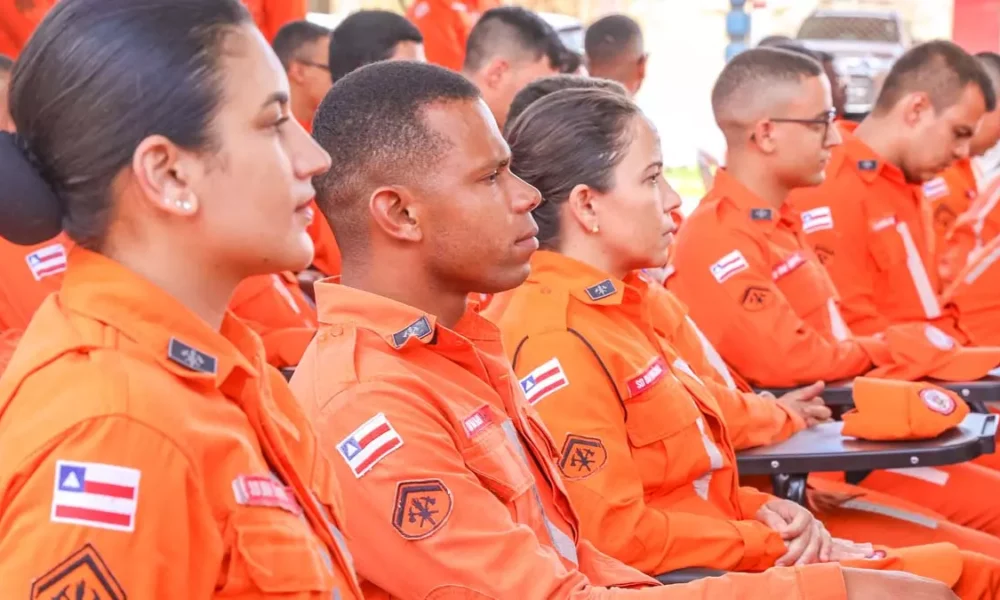 A tropa do 2º Batalhão de Bombeiros Militar (2º BBM), em Feira de Santana, recebeu nesta segunda-feira (30), uma viatura para o