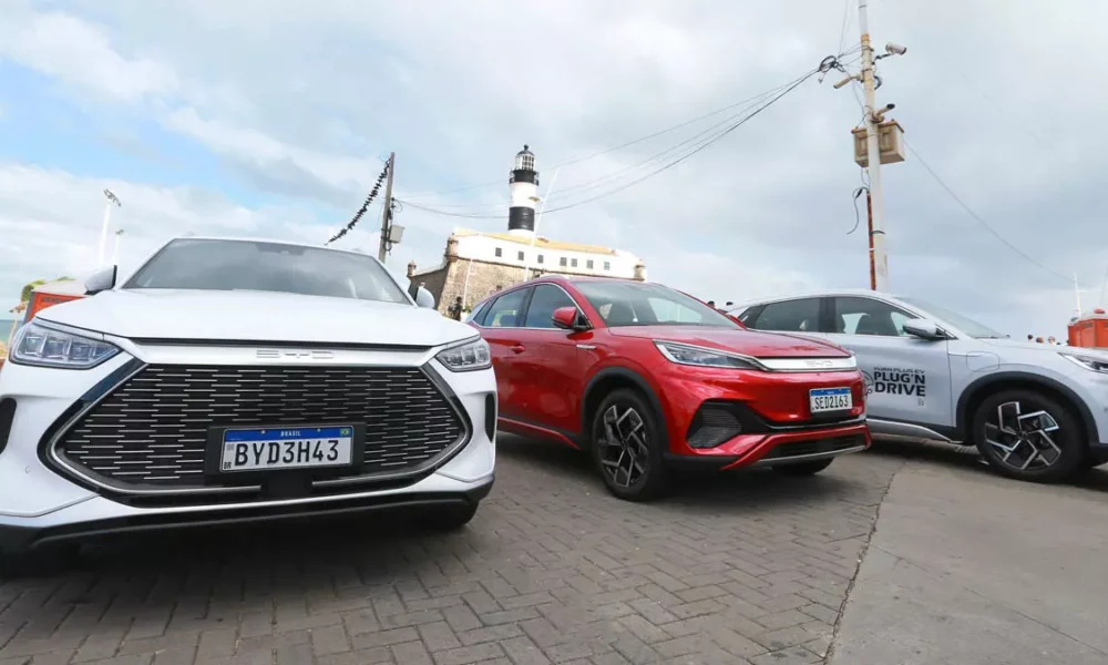 gigante chinesa da indústria automobilística - BYD lança a pedra fundamental do complexo fabril que vai produzir, em solo baiano,