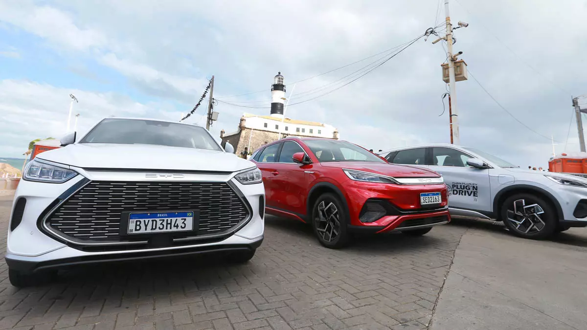 gigante chinesa da indústria automobilística - BYD lança a pedra fundamental do complexo fabril que vai produzir, em solo baiano,