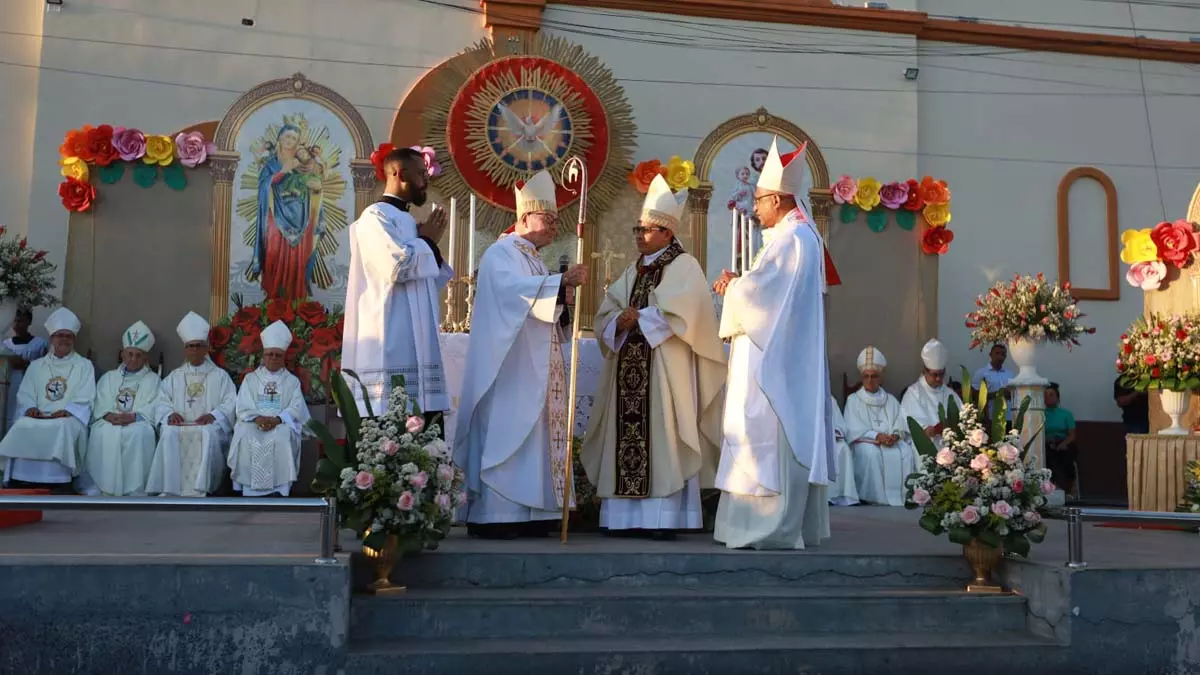 dom Luiz Flávio Cappio, que renunciou após pouco mais de 20 anos de trabalho na diocese para o bispo João Batista Alves do Nascimento.