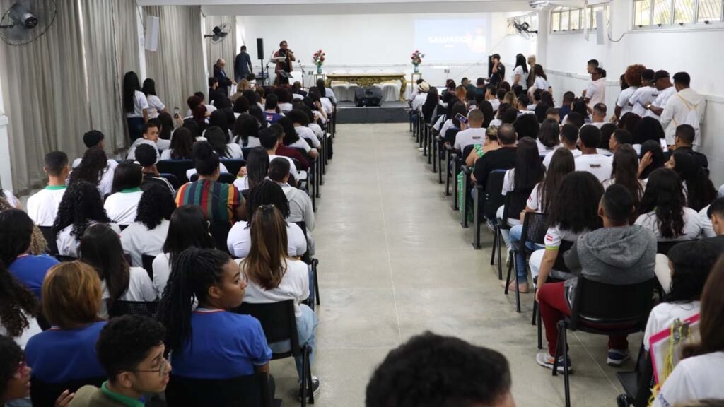 O total de 156 projetos científicos estão sendo apresentados por estudantes da Educação Profissional e Tecnológica da rede