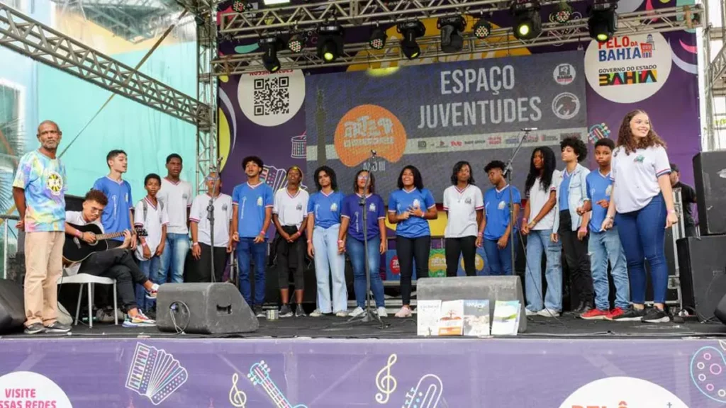 Feiras, festas e festivais literários em municípios baianos são palco para os estudantes da rede estadual de ensino se