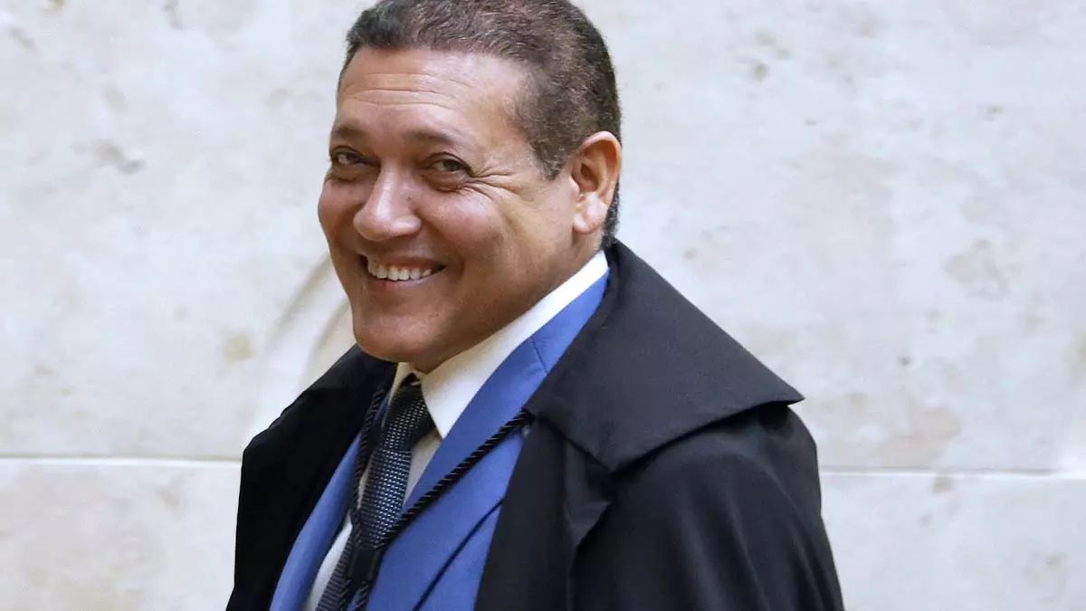 O ministro Nunes Marques, do Supremo Tribunal Federal (STF), suspendeu a quebra dos sigilos fiscal, bancário, telefônico e telemático