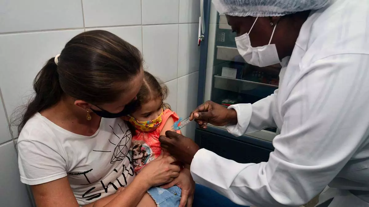 a aplicação das vacinas contra a Covid-19 e Influenza será exclusivaneste sábado (7) para o público infanto-juvenil.