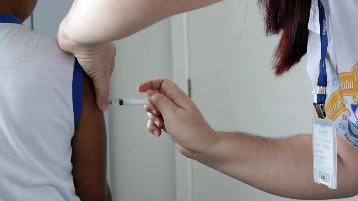 Salvador segue com a vacinação contra Covid-19 e gripe nesta quarta-feira (11), das 8h às 16h. A dose contra a gripe está disponível