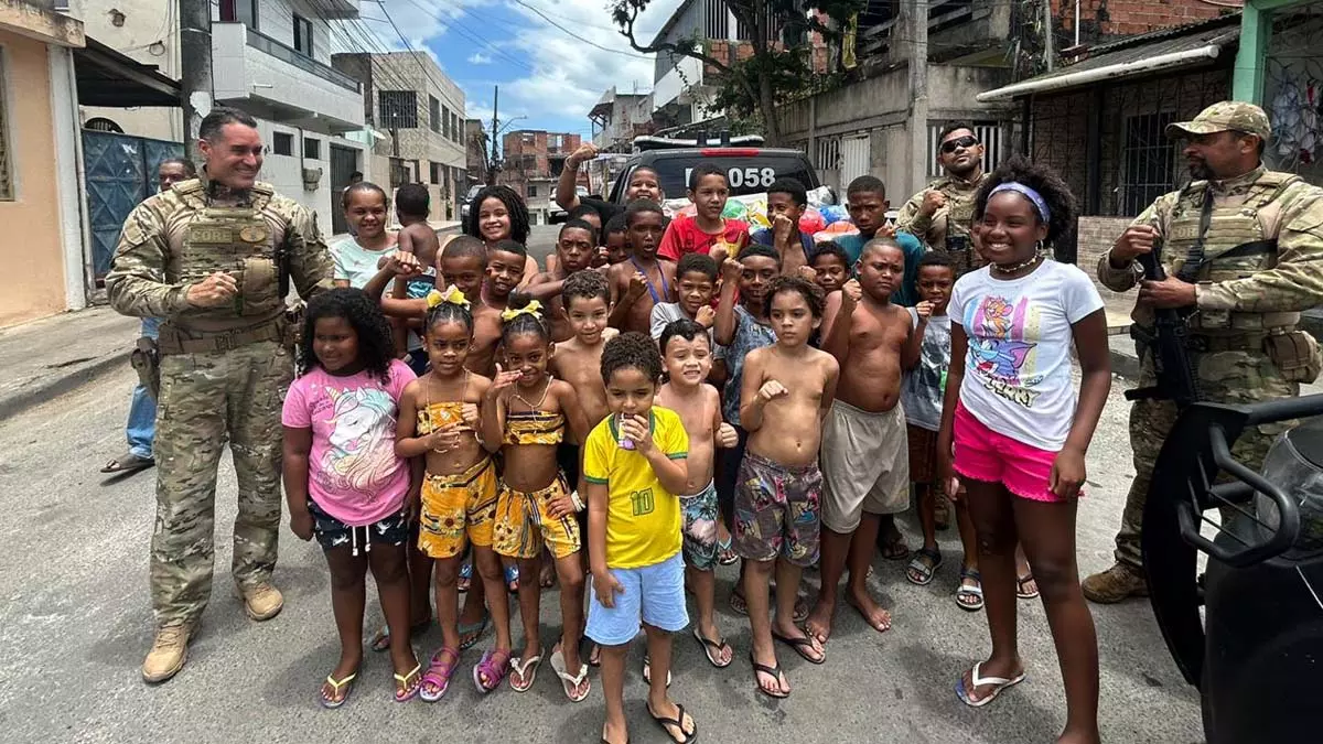 com centenas de brinquedos arrecadados pela Polícia Civil, por meio da Coordenação de Operações e Recursos Especiais (CORE). 