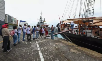 Estudantes de seis colégios estaduais de Salvador tiveram uma aula diferente, nesta segunda-feira (23), na "Expo Darwin 200: a Bahia na