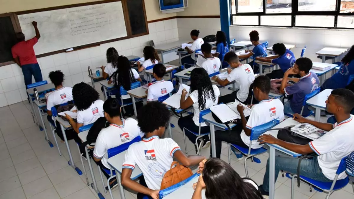de mais 20 candidatos classificados em seleção pública para o provimento da função de professor da Educação Profissional, pelo