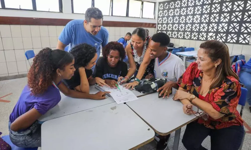 As escolas da rede estadual de ensino intensificam as atividades preparatórias com foco no Exame Nacional do Ensino Médio (Enem), cujas