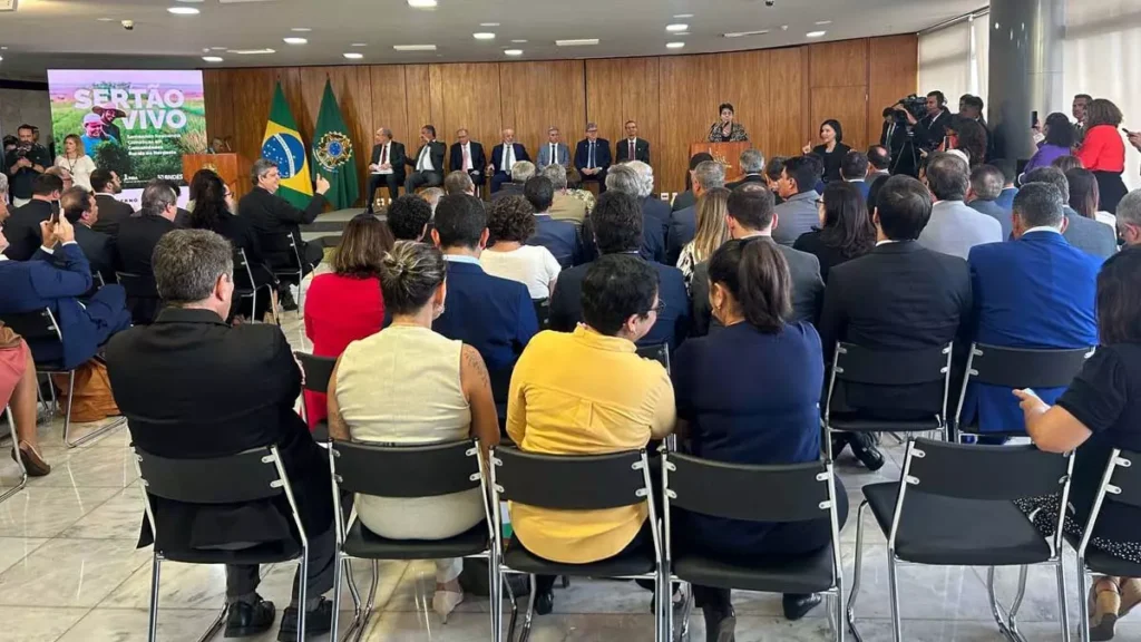 participou, na manhã desta terça-feira (24), no Palácio do Planalto, em Brasília, do lançamento do projeto “Sertão Vivo, Semeando Resiliência