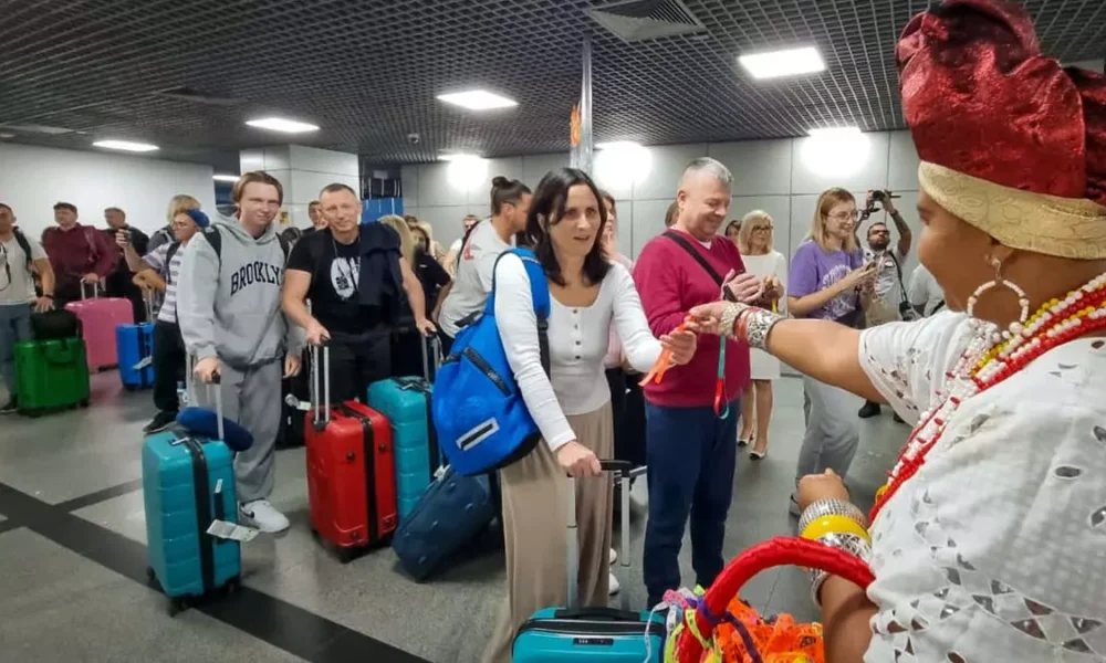 Lot Polish pousou no aeroporto de Salvador, neste domingo (29), no fim da tarde, vindo de Varsóvia, com 292 turistas poloneses