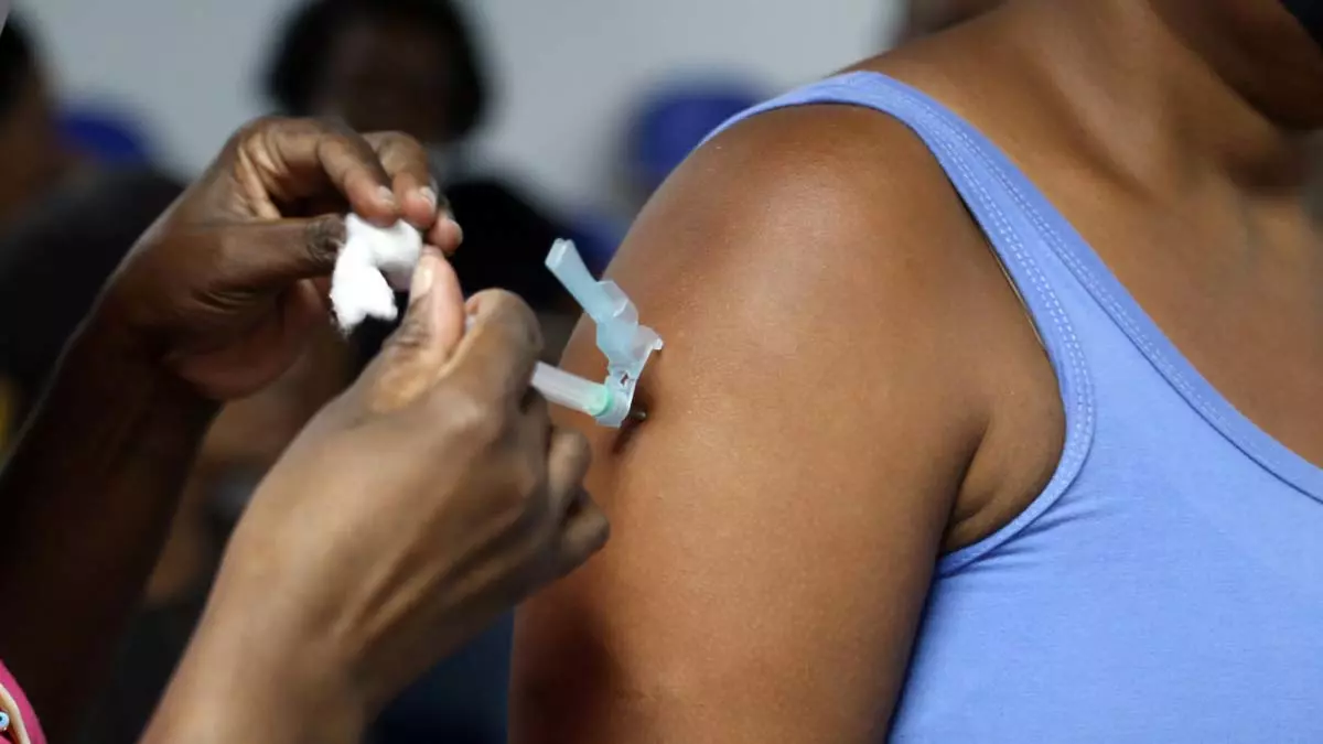 Atenta ao cenário epidemiológico da Covid-19, a Secretaria Municipal da Saúde (SMS) realizará o "Happy Hour da Vacina"