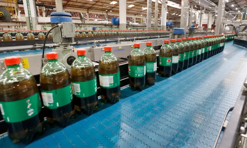 A Ambev inaugurou, nesta terça-feira (14), uma nova linha de produção de refrigerante na fábrica de Camaçari-BA. Foram investidos