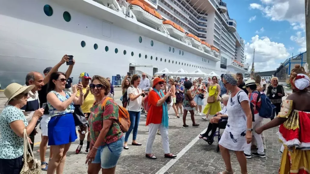 algumas das características do MSC Grandiosa, o maior navio de cruzeiro da história a navegar em águas brasileiras, que atracou,