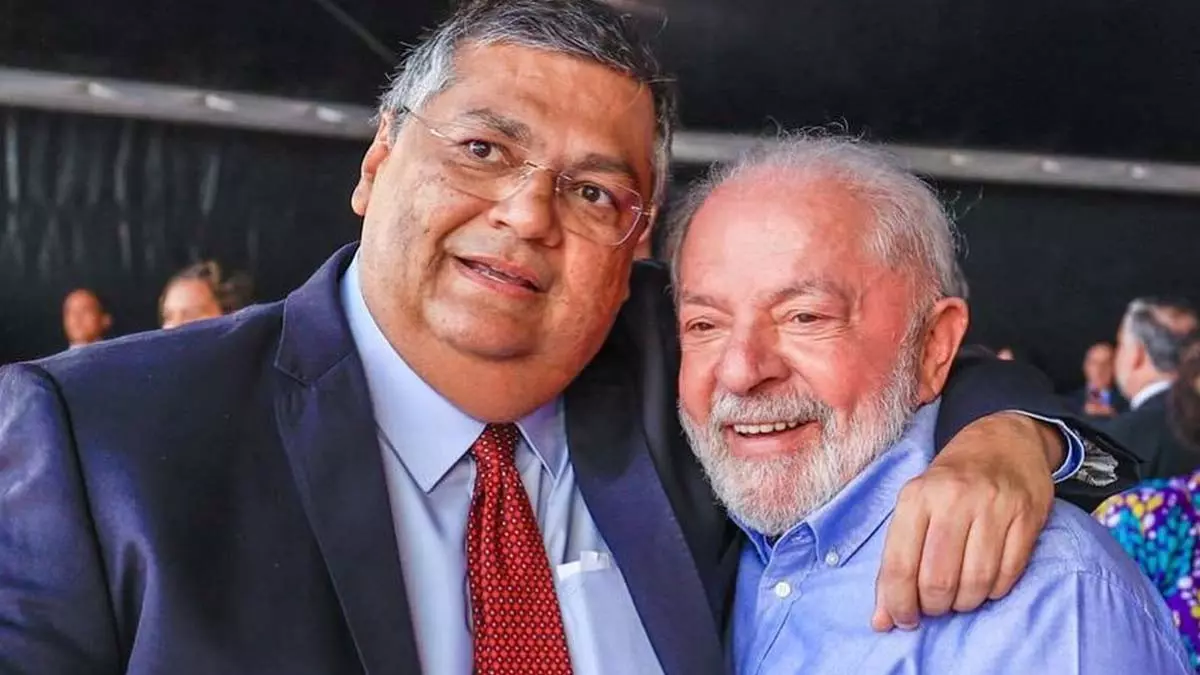 O presidente Luiz Inácio Lula da Silva indicou, nesta segunda-feira (27), os nomes de Flávio Dino para ocupar vaga no Supremo