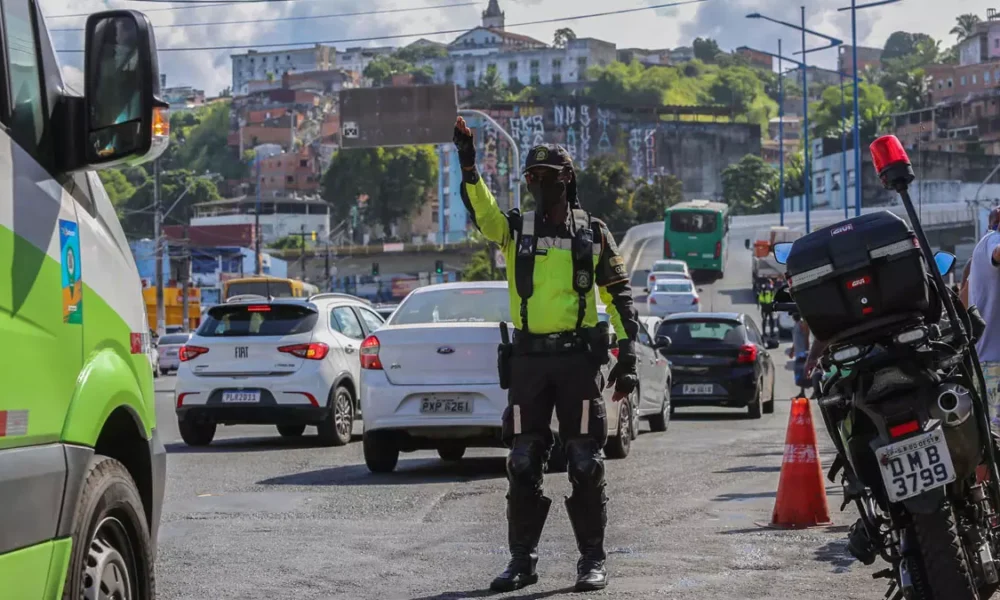 Farol da Barra, um ato em alusão ao Dia Mundial em Memória às Vítimas de Trânsito. O movimento mundial chama a atenção dos cidadãos para a segurança nas