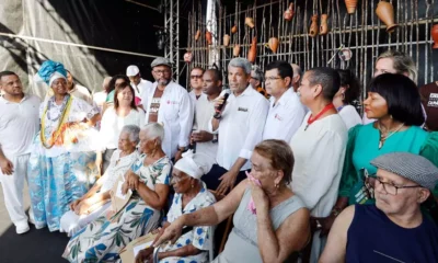 beneficiam mais de 40 mil habitantes da região. O governador também prestigiou o primeiro Festival de Cerâmica de Maragogipinho,