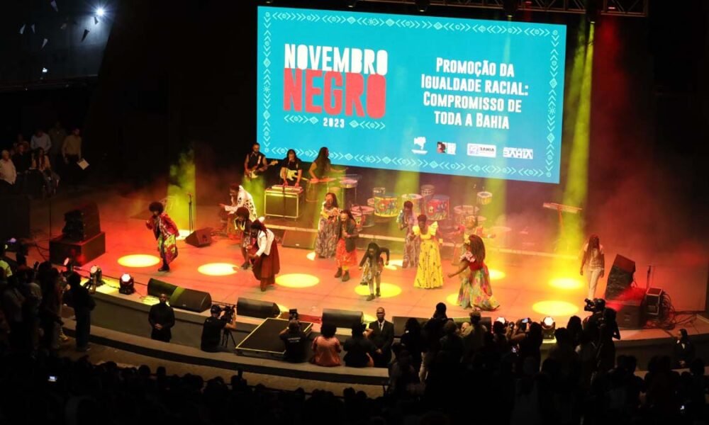 Com a Concha Acústica lotada, tiveram continuidade, nesta terça-feira (21), as celebrações do Novembro Negro, promovido pelo