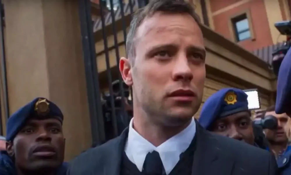 O conselho de liberdade condicional da África do Sul concedeu libertação antecipada a Oscar Pistorius, o ex-atleta preso pelo assassinato