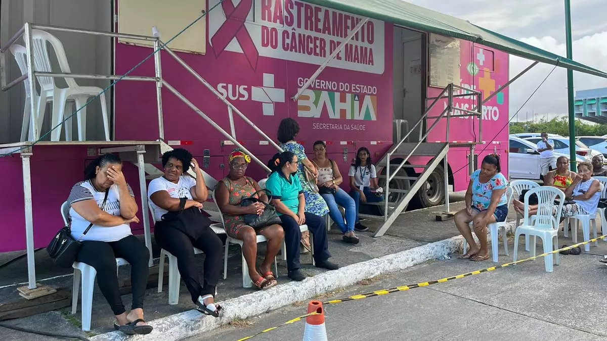 Secretaria da Saúde do Estado (Sesab), 300 mulheres estão sendo beneficiadas com exames gratuitos de mamografia, realizados