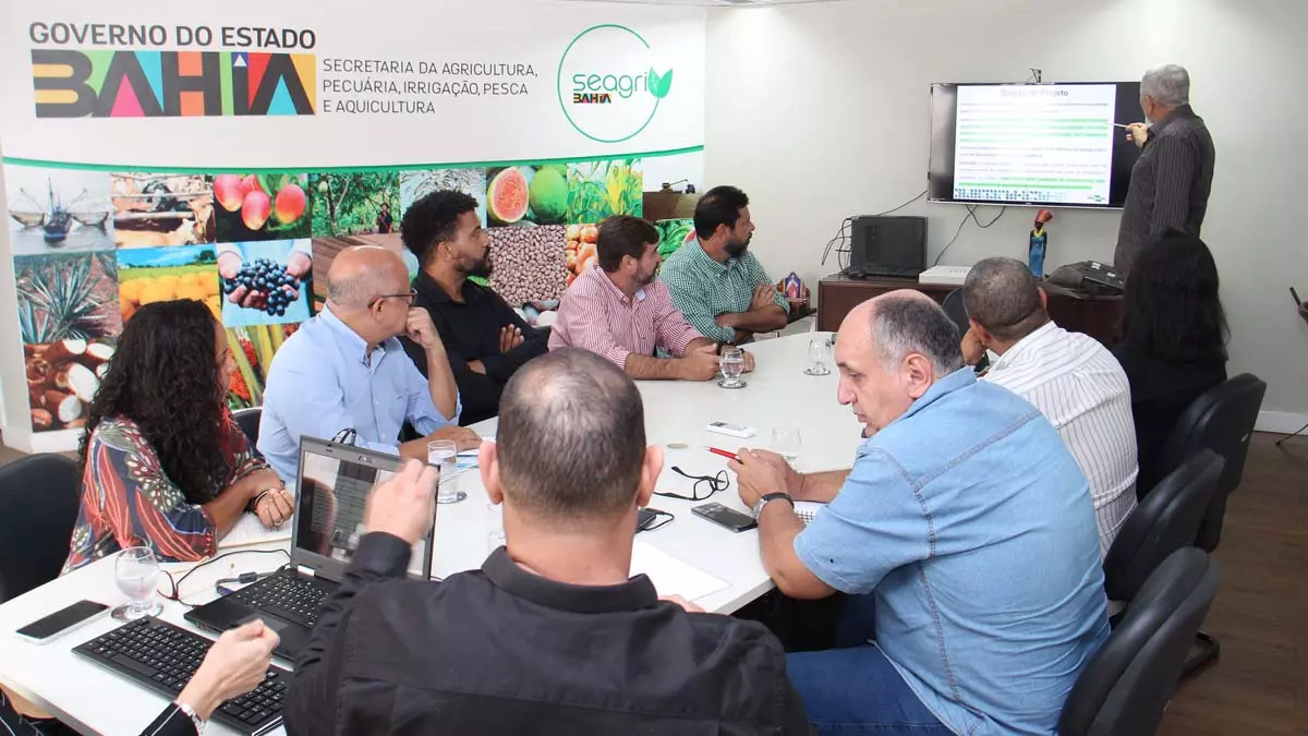 discussões acerca da mosca da carambola. Considerada uma praga quarentenária sem registro na Bahia, o inseto representa