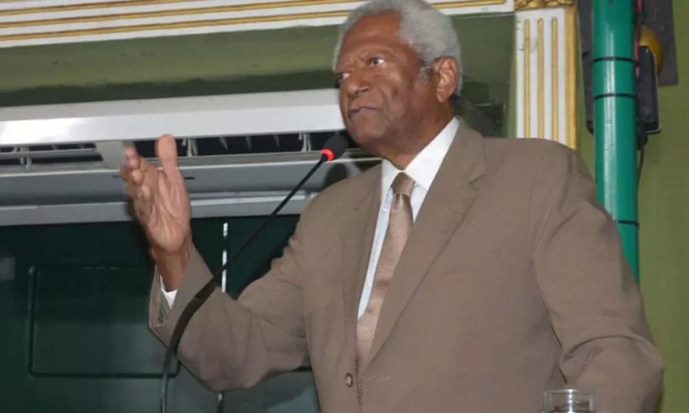 O vereador e jurista Edvaldo Brito (PSD) recebeu do prefeito Bruno Reis projetos de lei para apreciação antes de serem