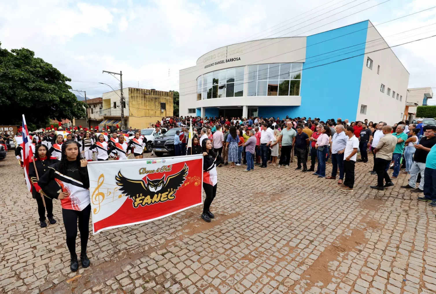 O novo Centro Cultural de Érico Cardoso foi inaugurado, nesta sexta-feira (3), com uma estrutura moderna projetada