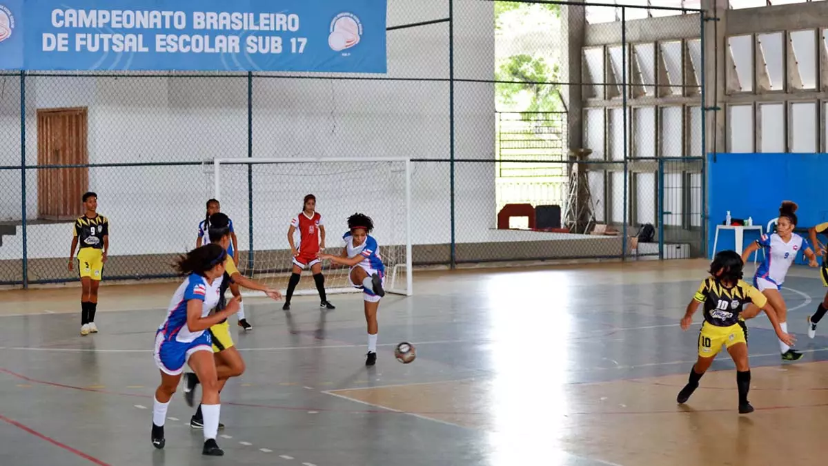 A primeira edição do Campeonato Brasileiro de Futsal Escolar Sub 17 acontece até o dia 25 de novembro, em Salvador, Lauro