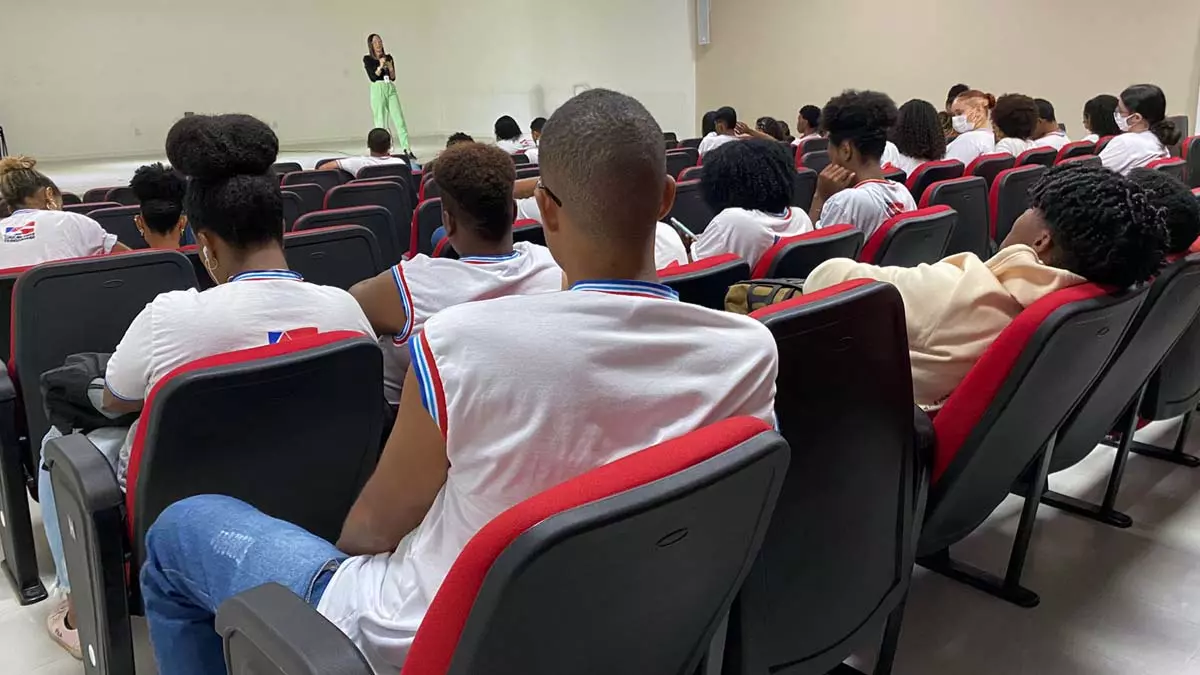 Na reta final para o Exame Nacional do Ensino Médio (Enem), os estudantes da rede estadual e participantes do Programa Universidade