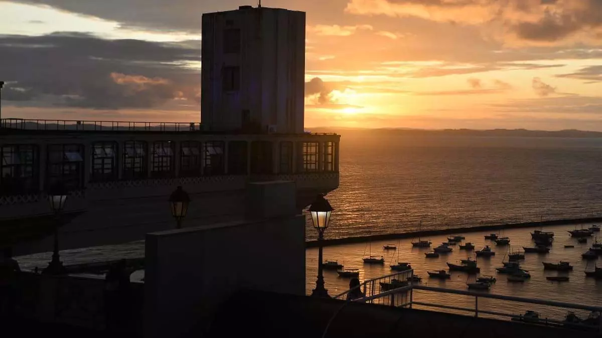 Patrimônio Cultural e cartão postal de Salvador, o Elevador Lacerda completa nesta sexta-feira (8) 150 anos de serviço,