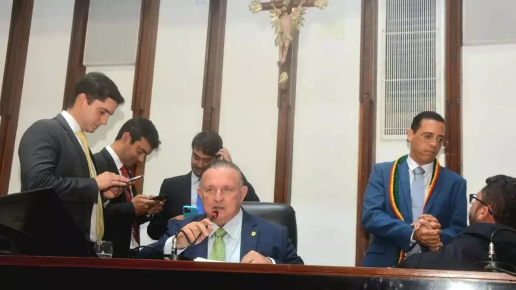 Em sessão realizada na tarde desta terça-feira (5), a Assembleia Legislativa da Bahia (ALBA) aprovou, por unanimidade, dois projetos