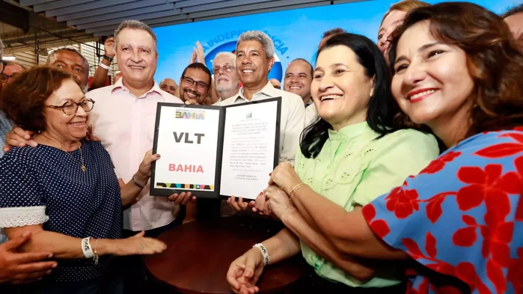 edital de licitação para a implantação do Veículo Leve sobre Trilhos (VLT) em Salvador. O projeto abrange três lotes distintos,