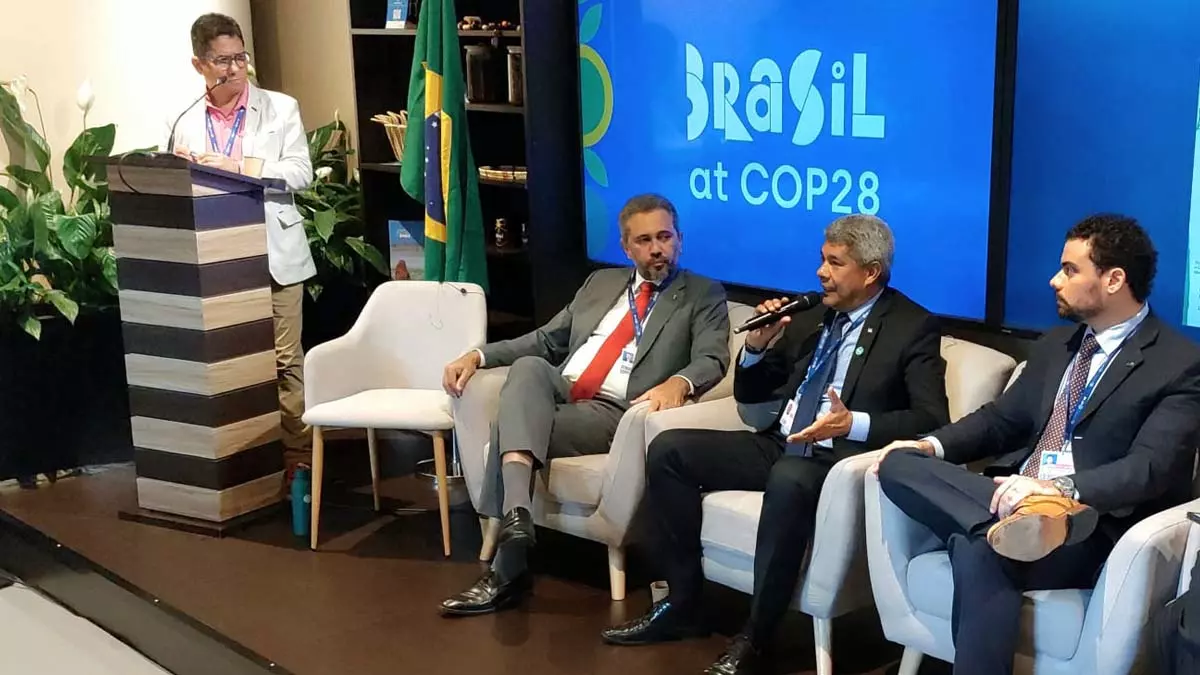 defesa do bioma da Caatinga. Ao lado da governadora de Pernambuco, Raquel Lyra, e do governador do Ceará, Elmano de Freitas,