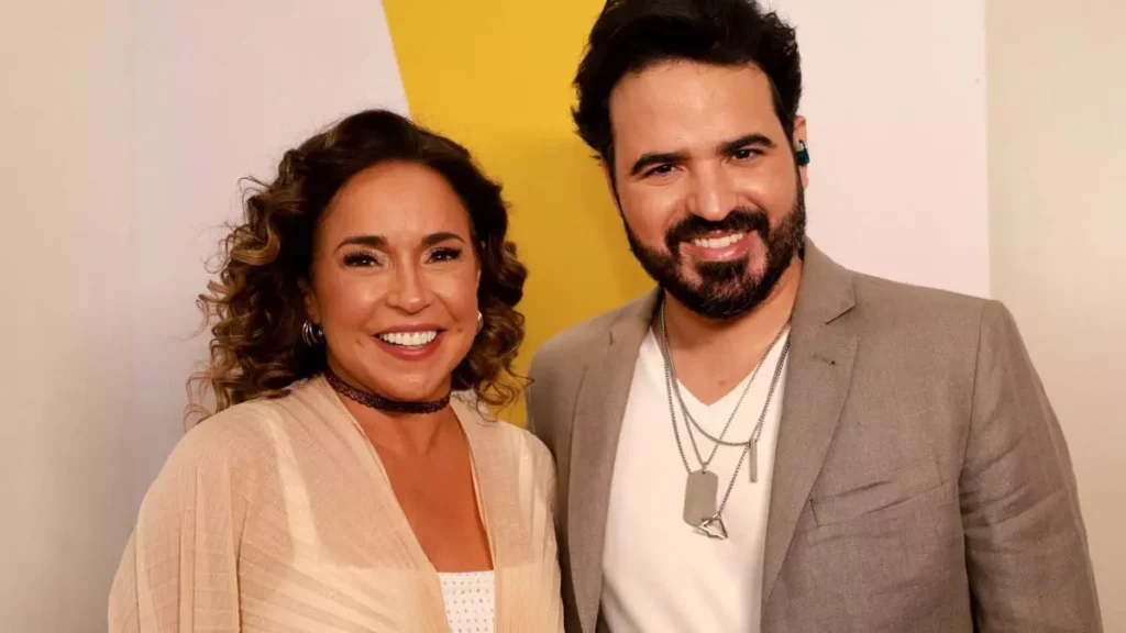Uma iniciativa solidária marcou o show 'Oxente Acústico', da cantora baiana Daniela Mercury e do filho Gabriel, realizado neste sábado (2) na