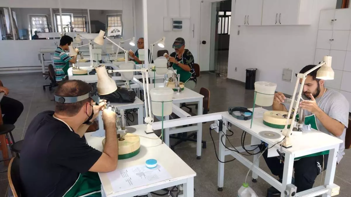 O Centro Gemológico da Bahia (CGB), órgão vinculado à Secretaria de Desenvolvimento Econômico (SDE), ofereceu, entre