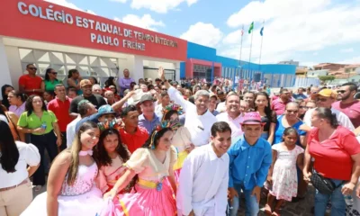 Em Ibicuí, cidade do médio sudoeste baiano, o governador Jerônimo Rodrigues inaugurou, neste sábado (9), a nova sede do Colégio