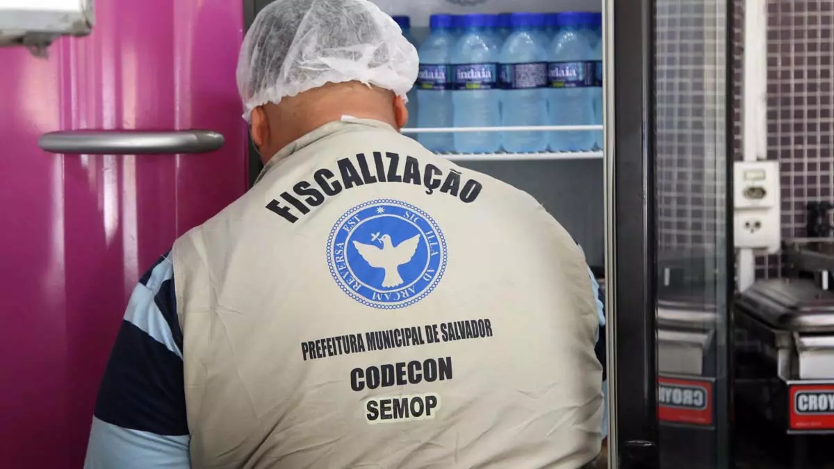 (Codecon), vinculada à Secretaria Municipal de Ordem Pública (Semop), realiza a Operação Verão. A ação foi iniciada nesta