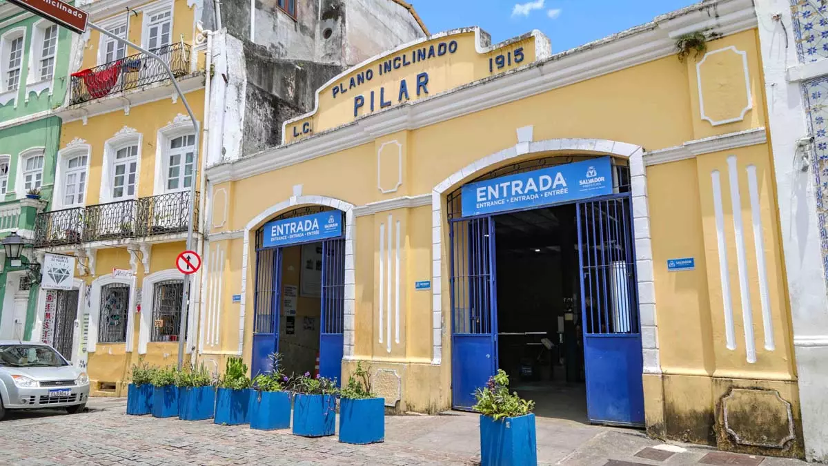 O Plano Inclinado Pilar, que liga o Santo Antônio Além do Carmo ao Comércio, voltou a funcionar no início da tarde da terça-feira (26).