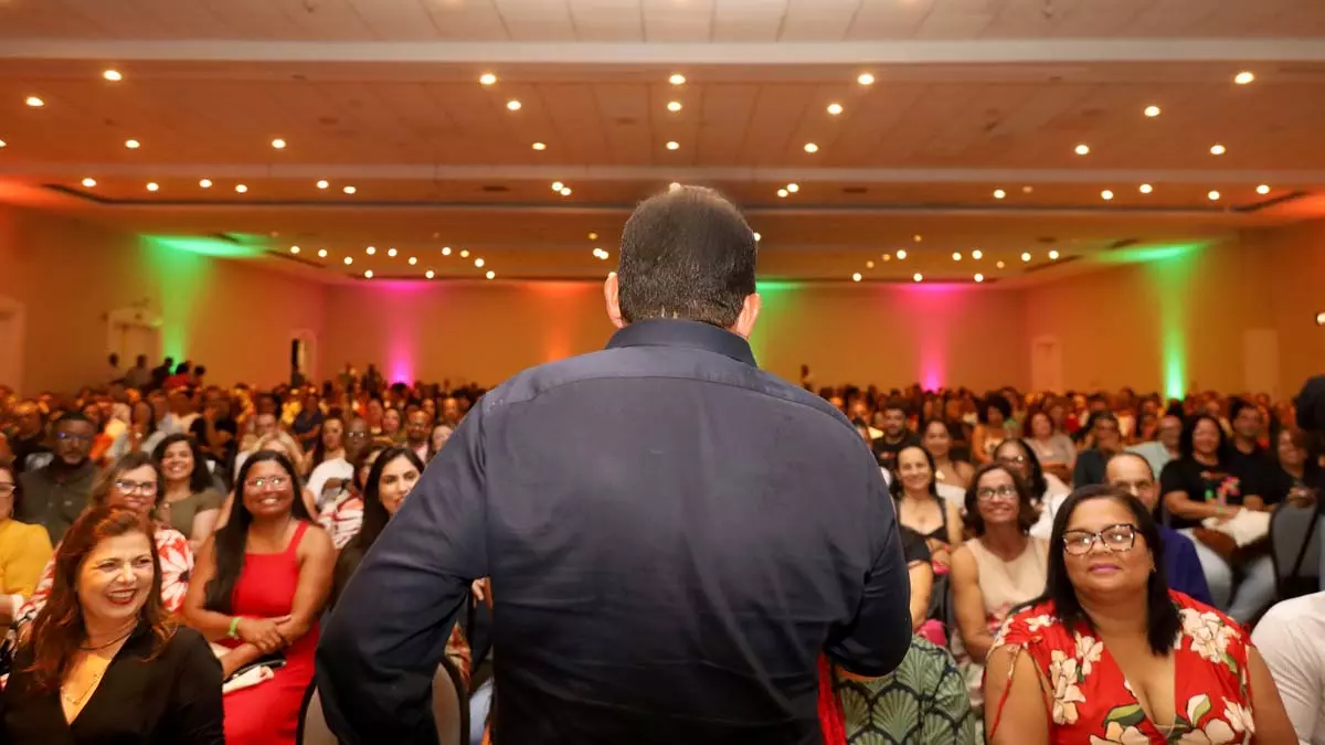 que se destacaram na gestão da aprendizagem ao longo de 2023. O governador em exercício Geraldo Júnior participou da mesa de abertura.