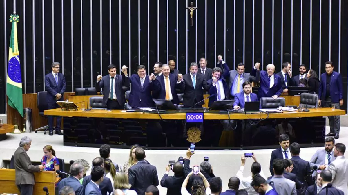 116 contra e uma abstenção, a Câmara dos Deputados aprovou, em segundo turno, o texto-base da reforma tributária