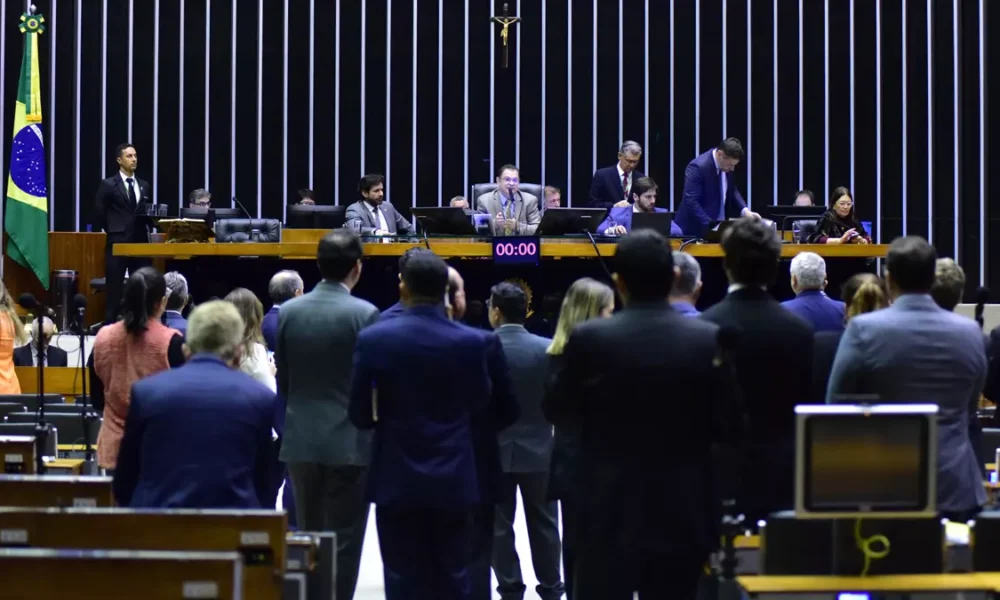 A Câmara dos Deputados aprovou o projeto de lei que regulamenta as apostas esportivas on-line, as chamadas bets (PL 3626/23).