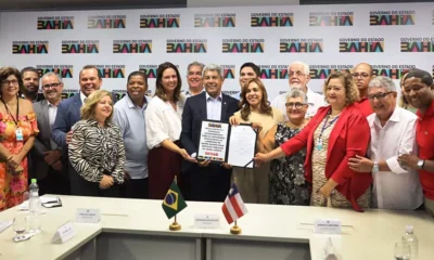 O governador Jerônimo Rodrigues assinou, na noite desta quarta-feira (27), no Centro Administrativo da Bahia (CAB), o decreto