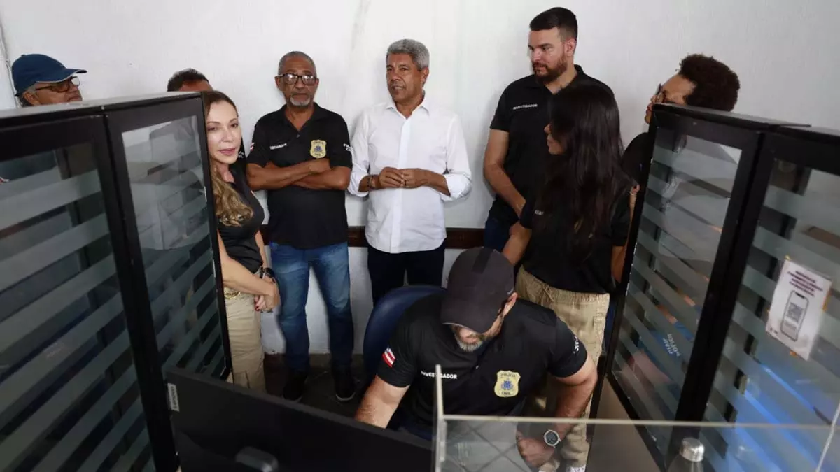 Na manhã deste domingo (24), véspera de Natal, o governador Jerônimo Rodrigues prestigiou servidores públicos que estão em