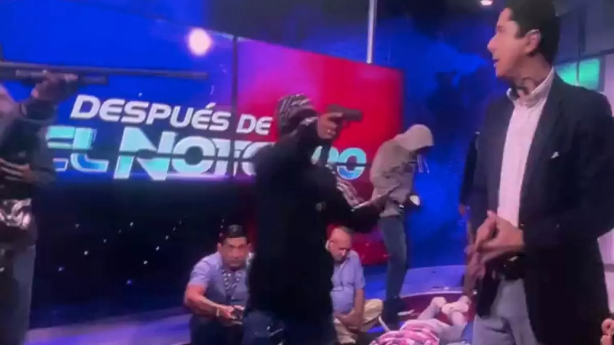 Um grupo armado invadiu o estúdio de uma emissora de televisão no Equador durante uma transmissão ao vivo, enquanto